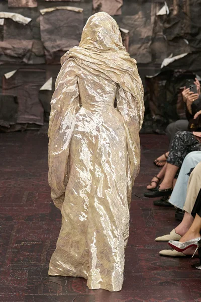 Look 11